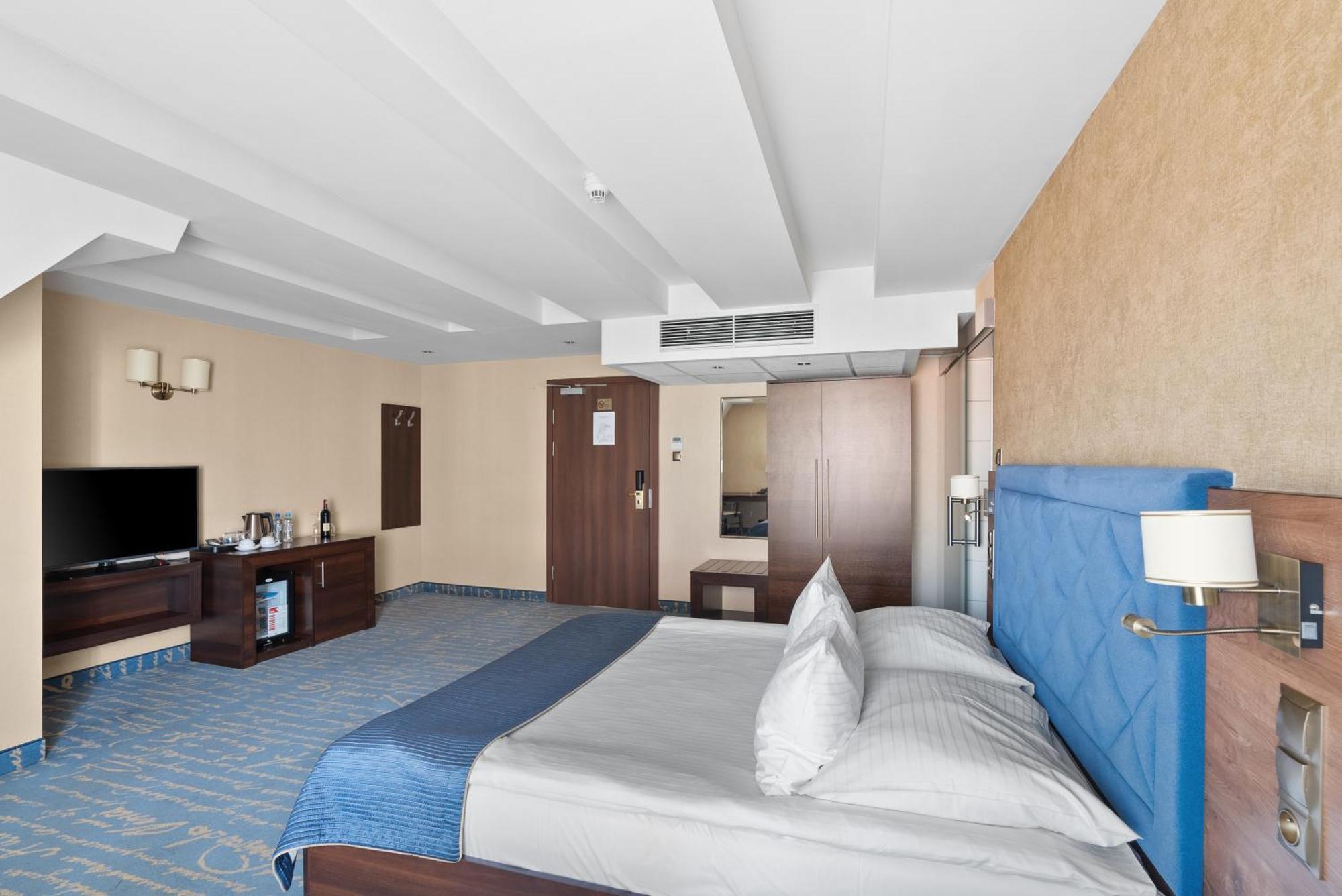 Hotel Diament Plaza Gliwice Esterno foto